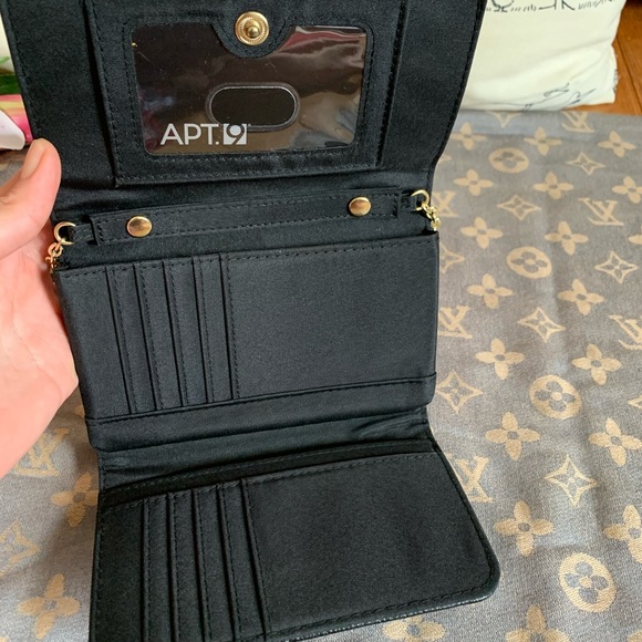 APT.9 mini cross body wallet π€β€οΈ - Picture 2 of 5